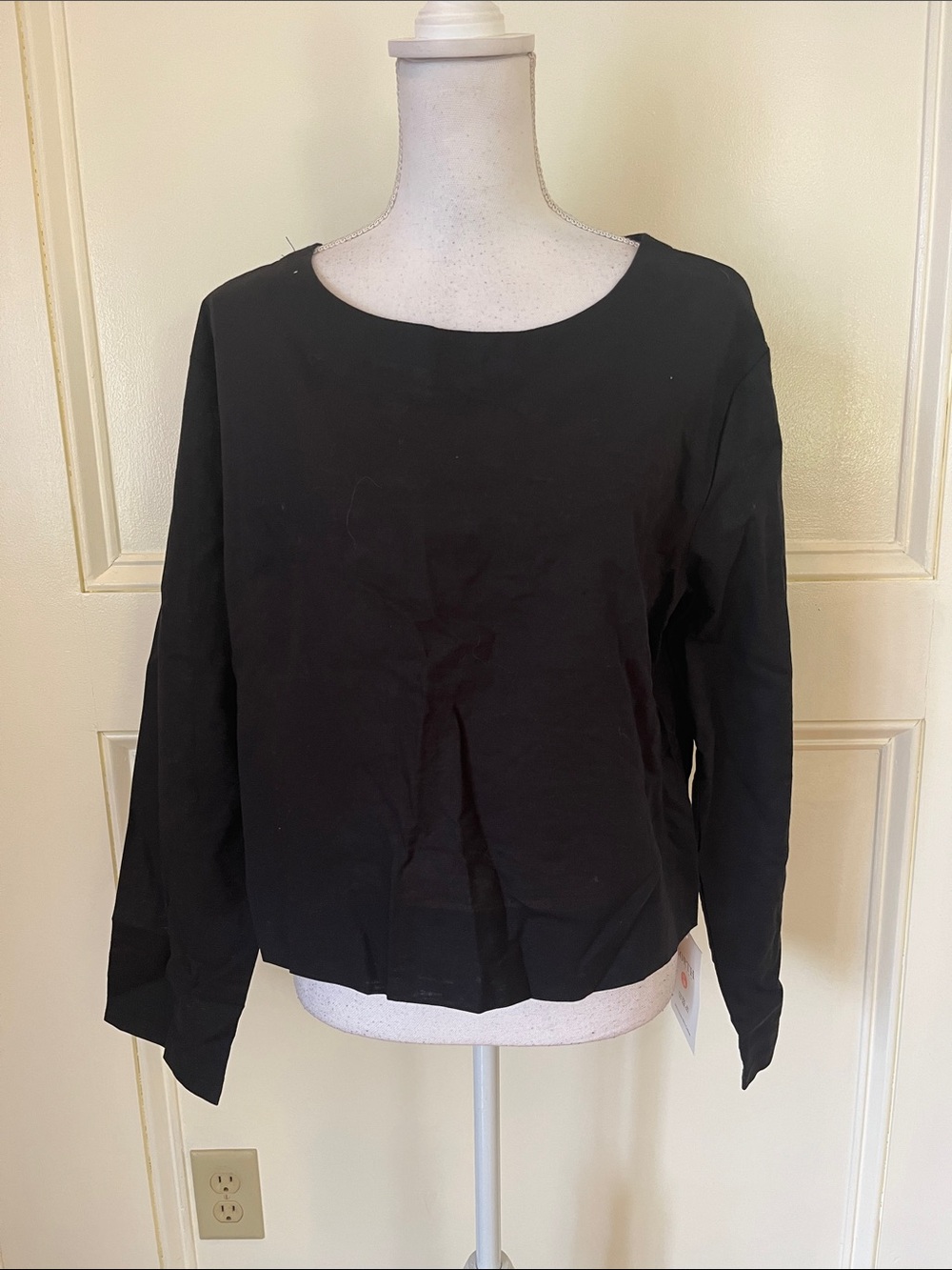 Women's Black Linen Blend Long-Sleeve Crewneck Top